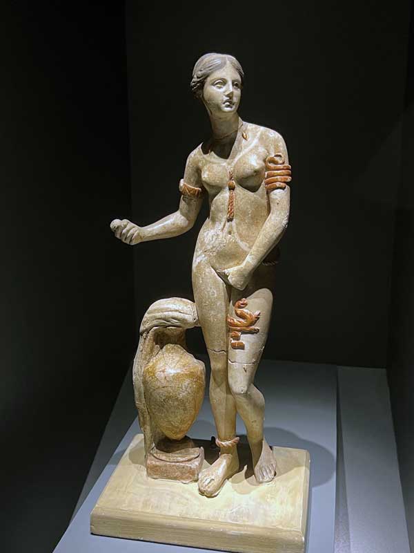 Statuette de l'Aphrodite de Cnidde (Déesse de la
                  Beauté) en terre cuite (Période hellénistique, 2e av.
                  J-C)