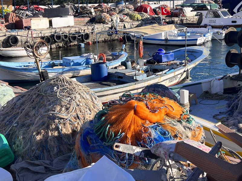 Sur le
            port de pêche d'Atinoluk
