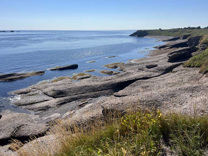Pointe-St-Pierre : rochers et plage