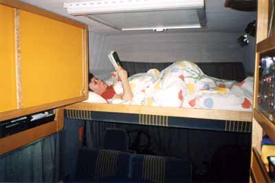 Le lit haut
                ouvert en position nuit