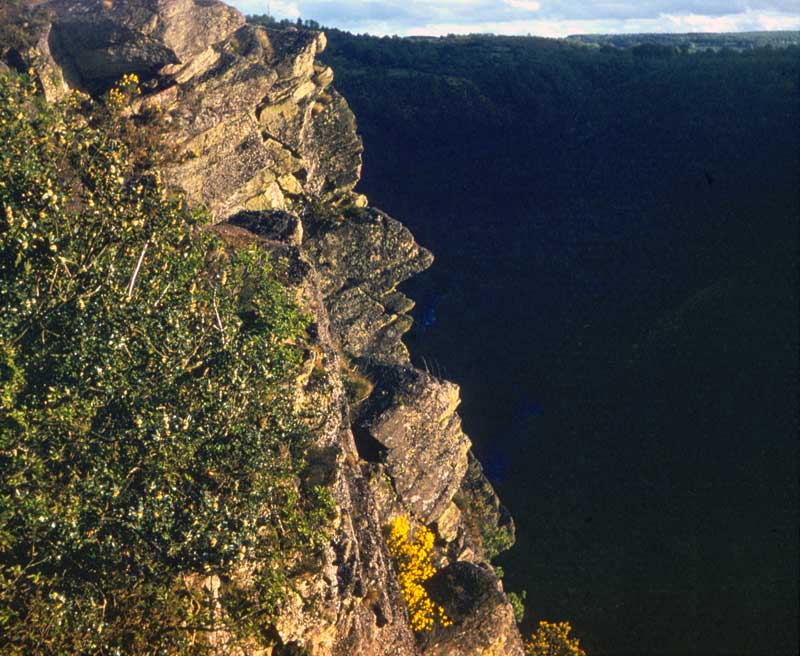 Le profil de la Roche d'Oëtre au couchant