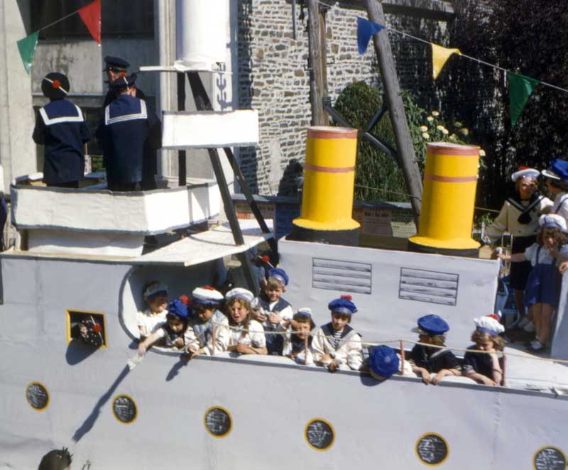 Pentecôte 1956 : les mousses du cuirassé