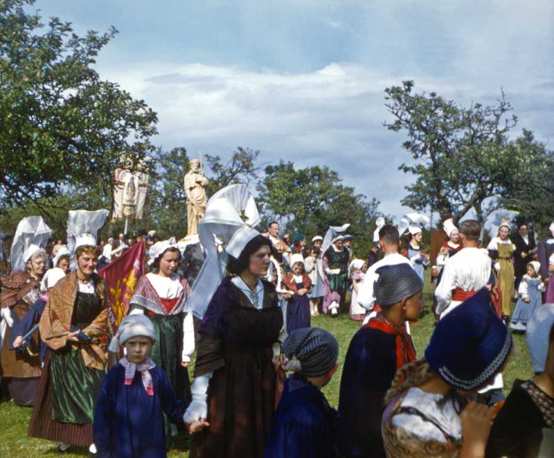 Pardon de Saint Roch 1956 : sous les pommiers
