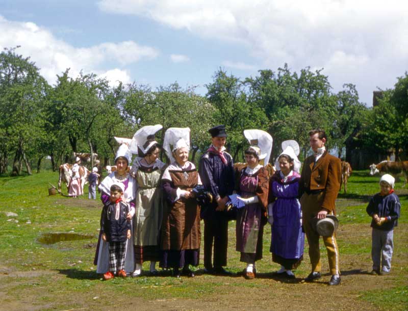 Folklore normand : coiffes d'Argentan, Pont d'ouilly,
              Caen et Le Bô