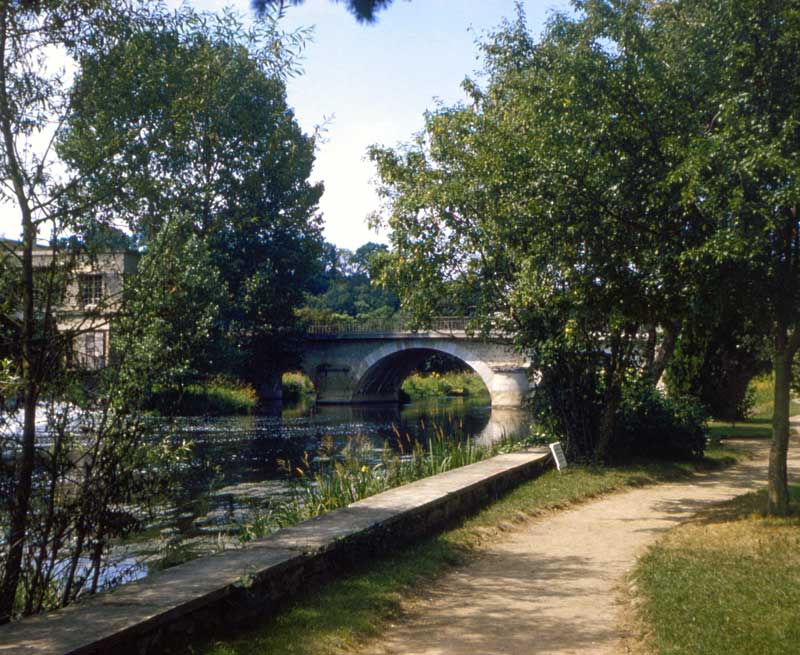 Jardin pubic au bord de l'Orne