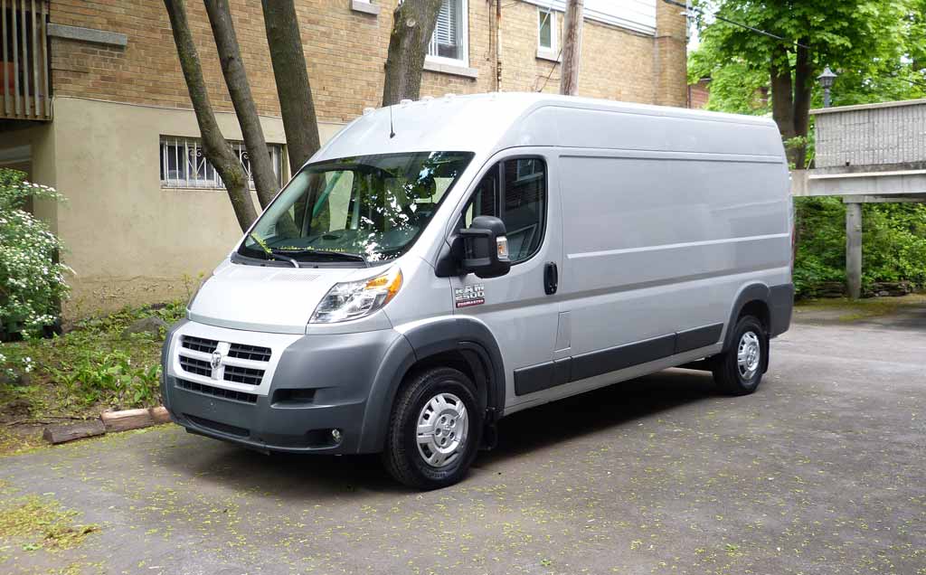 Mon Promaster arrive dans la cour