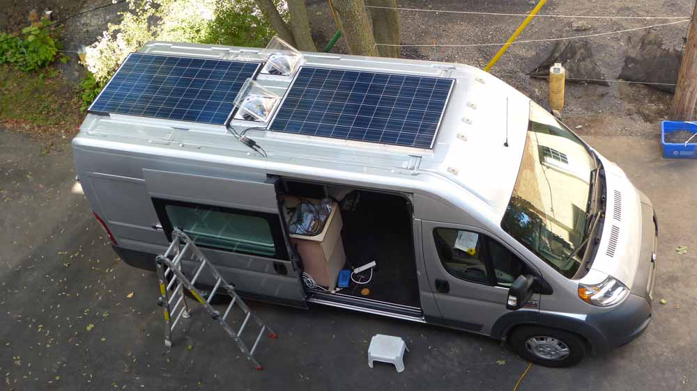 Les panneaux solaires installés sur le toit
