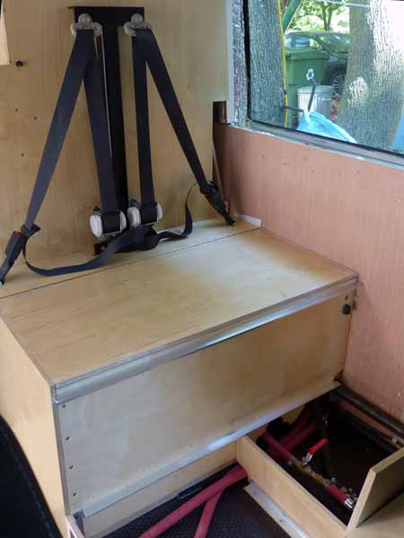 Nouvelle banquette
                      avec ceintures