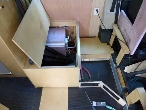 Coffre de la banquette avant