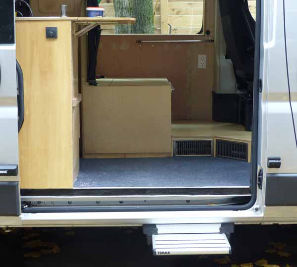 Thule Step sur le côté du Promaster