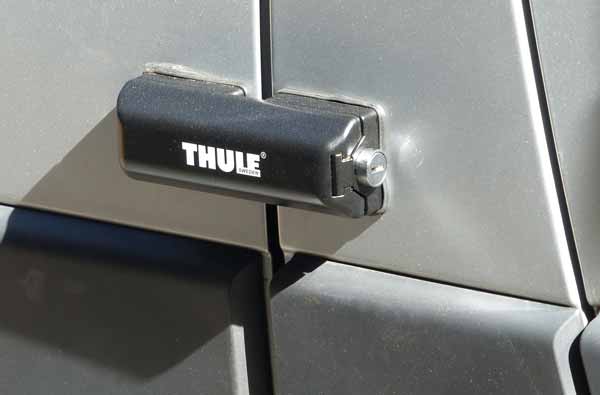 Verrou Thule Van Lock de
                    la porte à glissière fermé