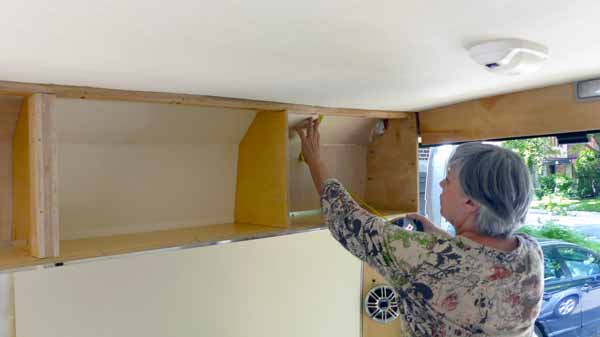Garnissage des fonds de placard