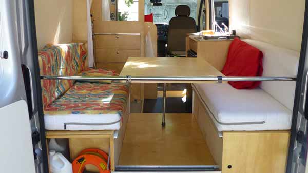 Table arrière vue de l'exterieur