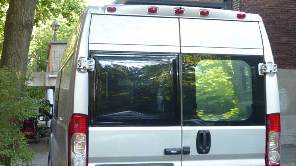Fenêtre arrière ouvrante installée