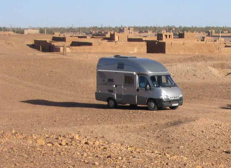 Exsis au bout de la route
                    à Mhamid